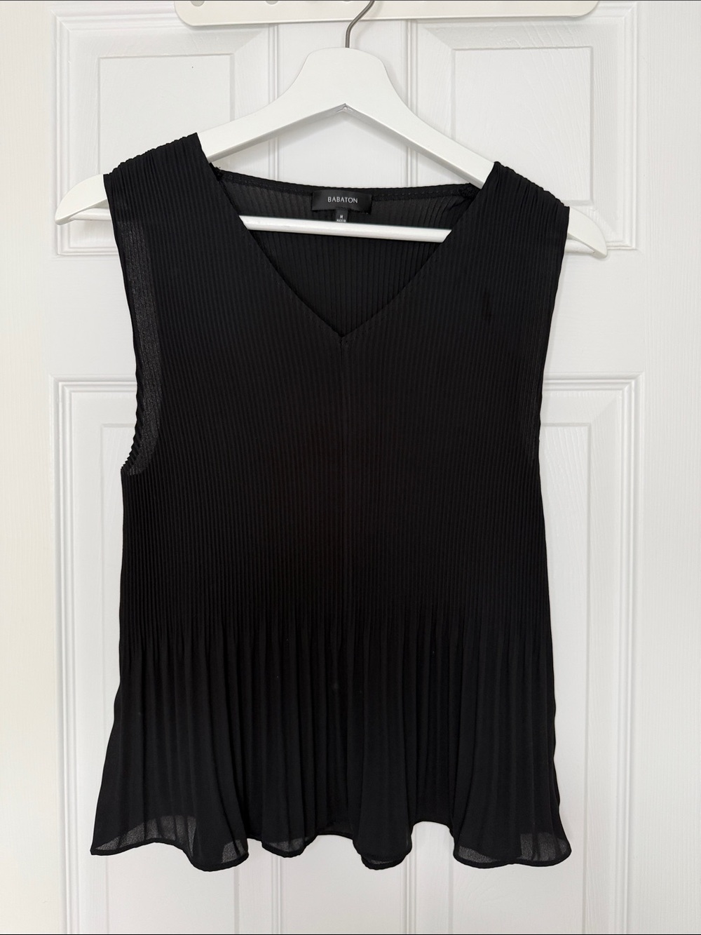 Babaton Black Pleated V-Neck Sleeveless Camisole